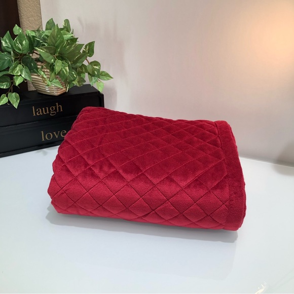 Soft Diamond Stitched Throw - Picture 3 of 7